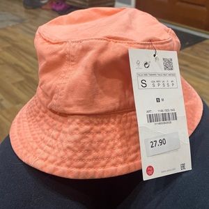 Peach/pink Zara Bucket Hat. Size S. NWT.